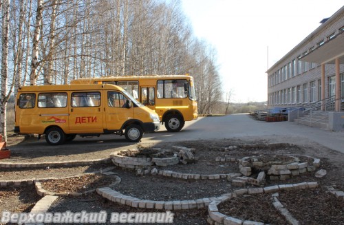 Автобус и "Газель" пополнили автопарк Верховажской школы, а еще одна "Газель" – отправилась в Морозовскую