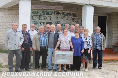 Первый выпуск средней школы в Нижнекулое собрался вновь через 50 лет