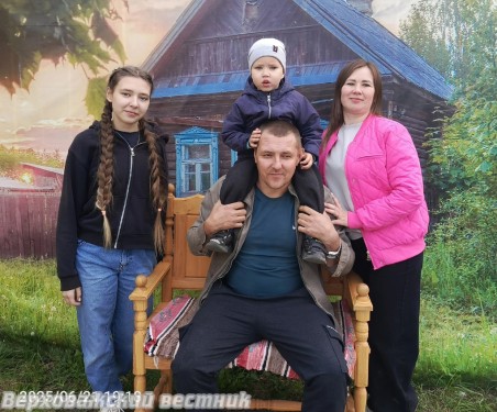 Сергей Александрович и Татьяна Николаевна Шарыгины с сыном и дочкой