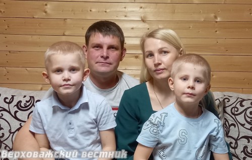 В семье Киприяновых, где подрастает двое сыновей,  вместе занимаются домашними делами, отмечают праздники  и поздравляют родных