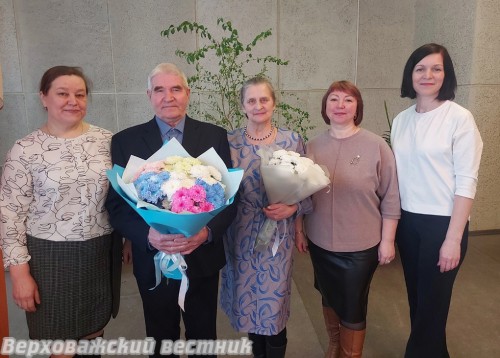 Василий Николаевич и Надежда Петровна Зобнины с членами президиума Верховажского отделения Союза женщин России