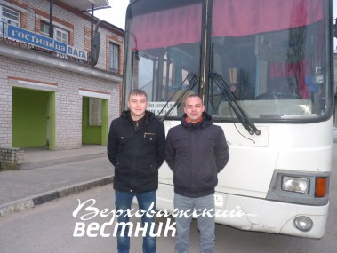 Водители автобусного предприятия Дмитрий Боровиков и Николай Фоминский.