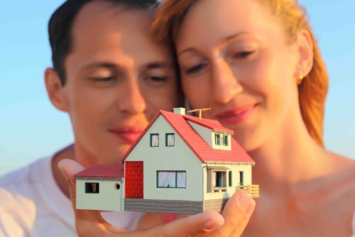 Приобретая жилье, супруги часто не задумываются над тем,  как будут делить его в случае расставания...