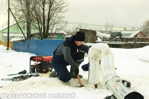 2 марта работникам Теплосети удалось отогреть водоразборную колонку на ул.Первомайская, напротив магазина "Магнит"