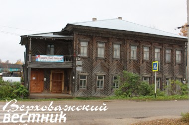 Бывший дом купца Юренского, где многие годы располагались  музей и детская библиотека, закрыт из-за аварийного состояния