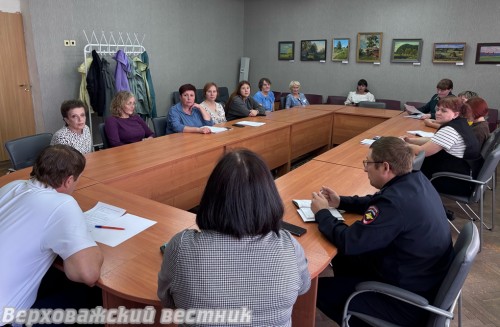 Встречу с семьями участников СВО провели заместители главы округа Вениамин Бределев  и  Светлана Дербина