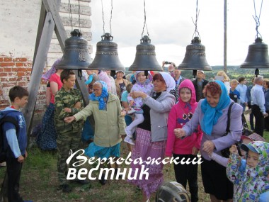Над Макаровской звонят новые колокола