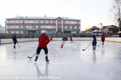 Тренировки хоккеистов начались в первые  выходные декабря