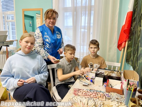 Ирина Дубова и ее юные волонтеры Арина Бовыкина, Ярослав Задворьев  и Роман Шутов