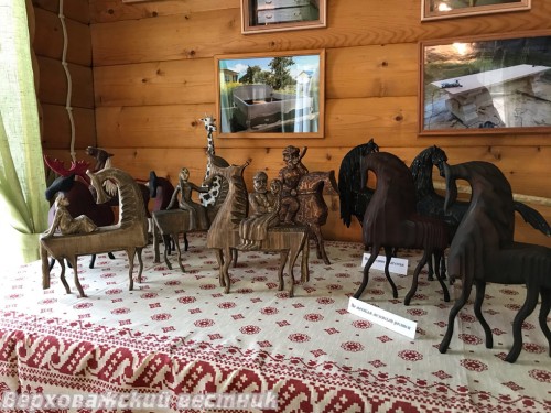Коллекция деревянных лошадок Владимира Арсеньева представлена в ЦТНК