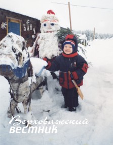 Лепить снежные фигуры с бабушкой – весело