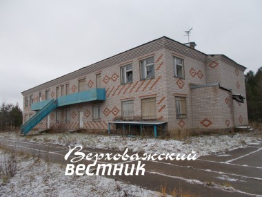 Здание детского сада в Плоскове стоит без хозяина уже несколько лет