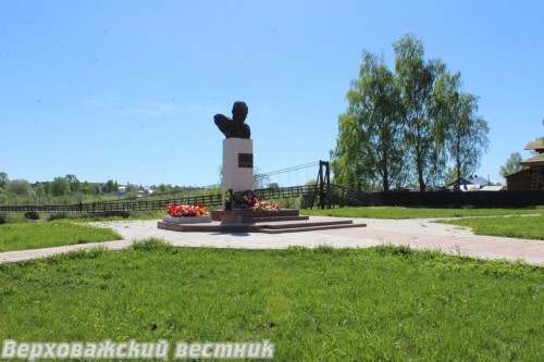 Рядом с памятником Н.Е. Петухову могут появиться бюсты еще двух верховажских Героев Советского Союза