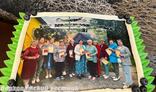 Вот такой торт для верховских волонтеров был испечен по поводу сотой сплетенной масксети