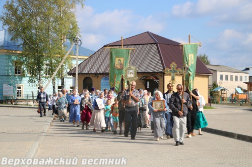 28 августа прошел крестный ход по улицам Верховажья