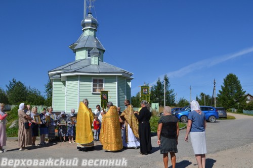 Божественную литургию в храме Прокопия Устьянского совершили верховажские и сямженский священники